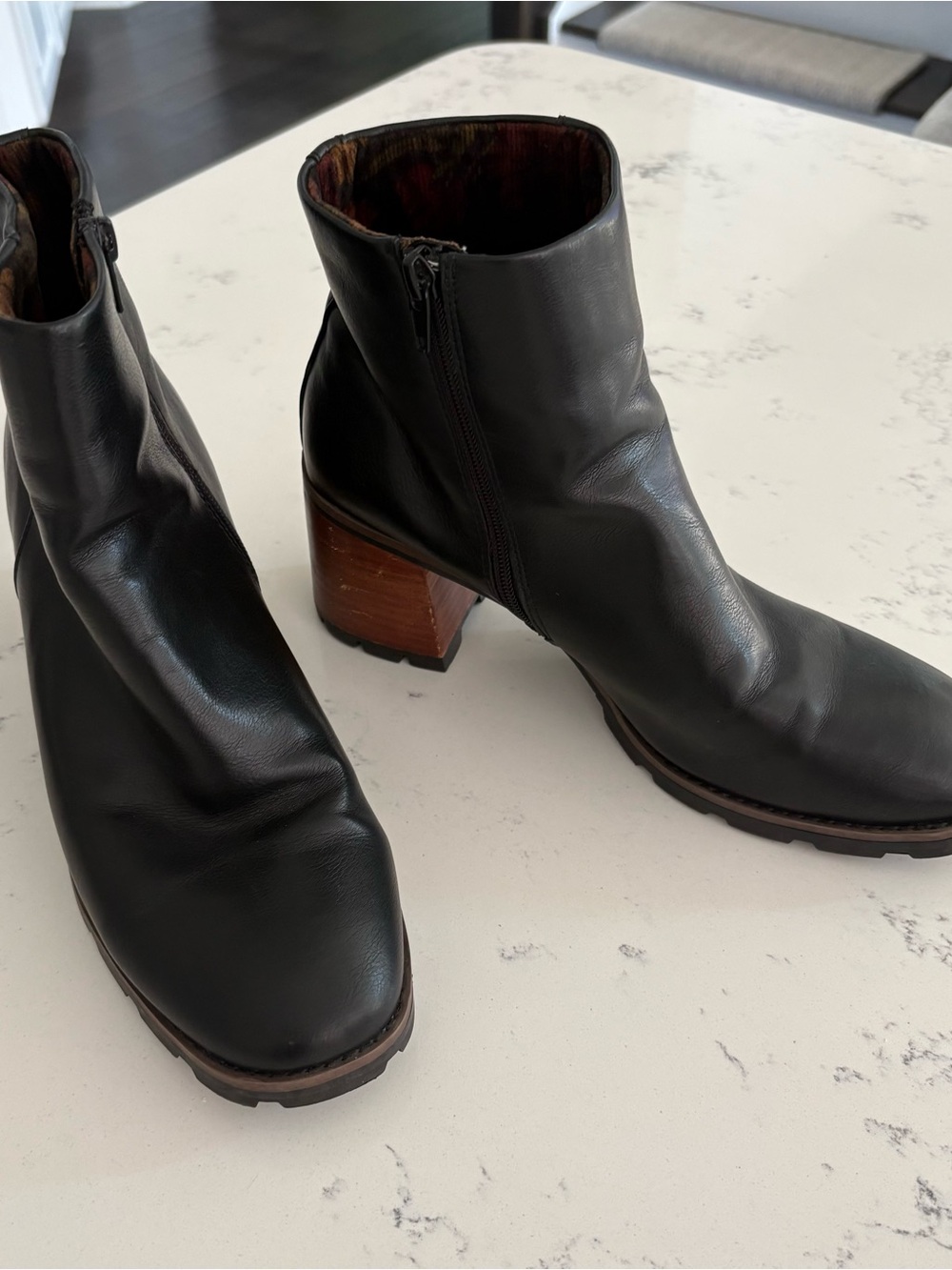 Kork’s chandler ankle Booties w Black vegan Leather upper and Chunky Heel